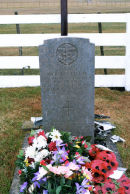 DSC0056-The grave of Lt Nick Taylor RN